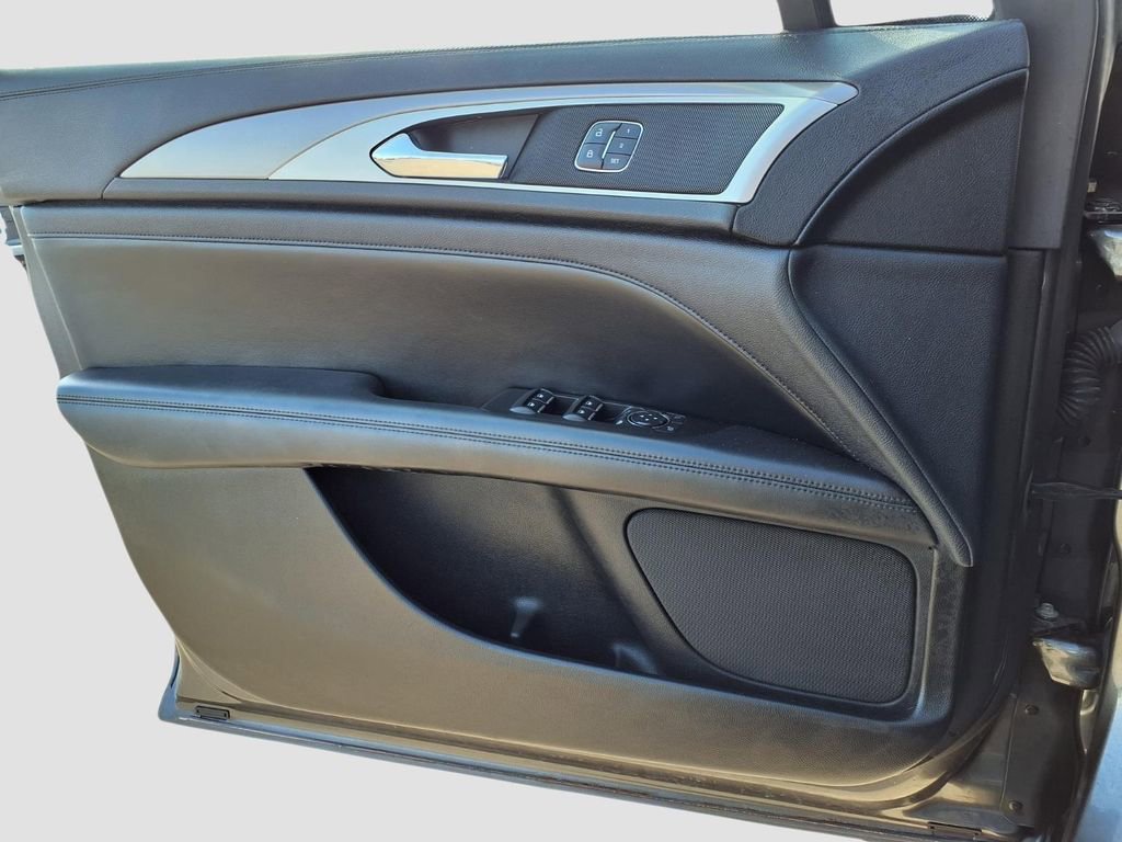 Used 2017 Lincoln MKZ Reserve FWD image 27