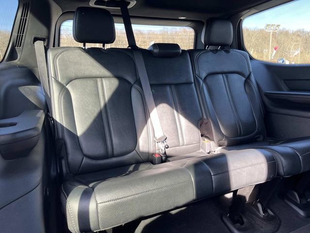 Used 2024 Jeep Wagoneer Series III AWD/4WD image 25