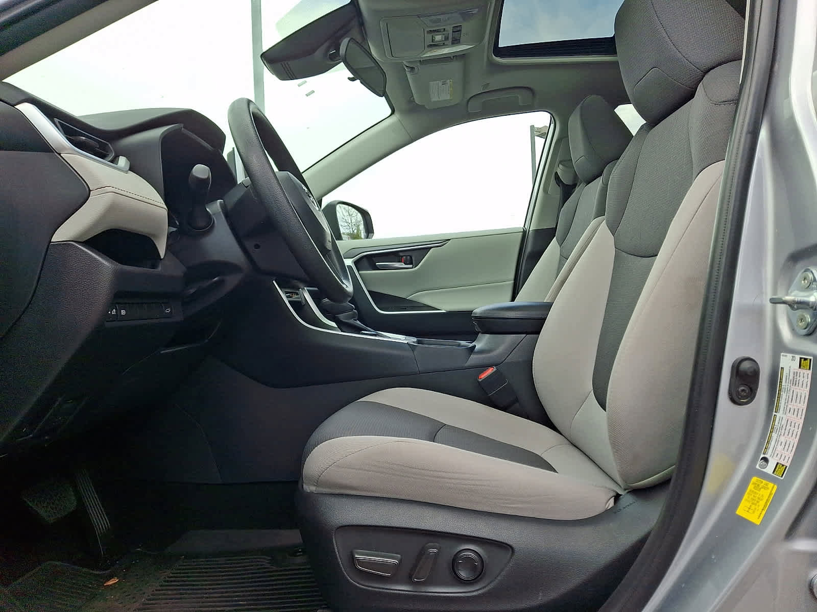 Certified 2025 Toyota RAV4 XLE w/ Convenience Package AWD/4WD image 15