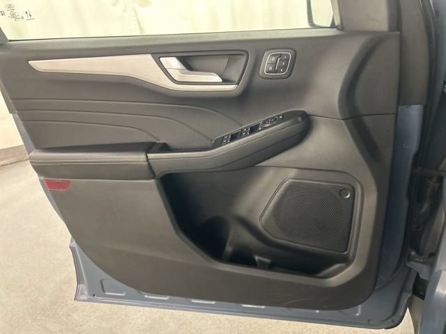 Used 2025 Ford Escape Platinum AWD/4WD image 21