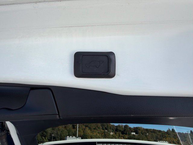 Used 2020 Toyota RAV4 XLE Premium FWD image 10
