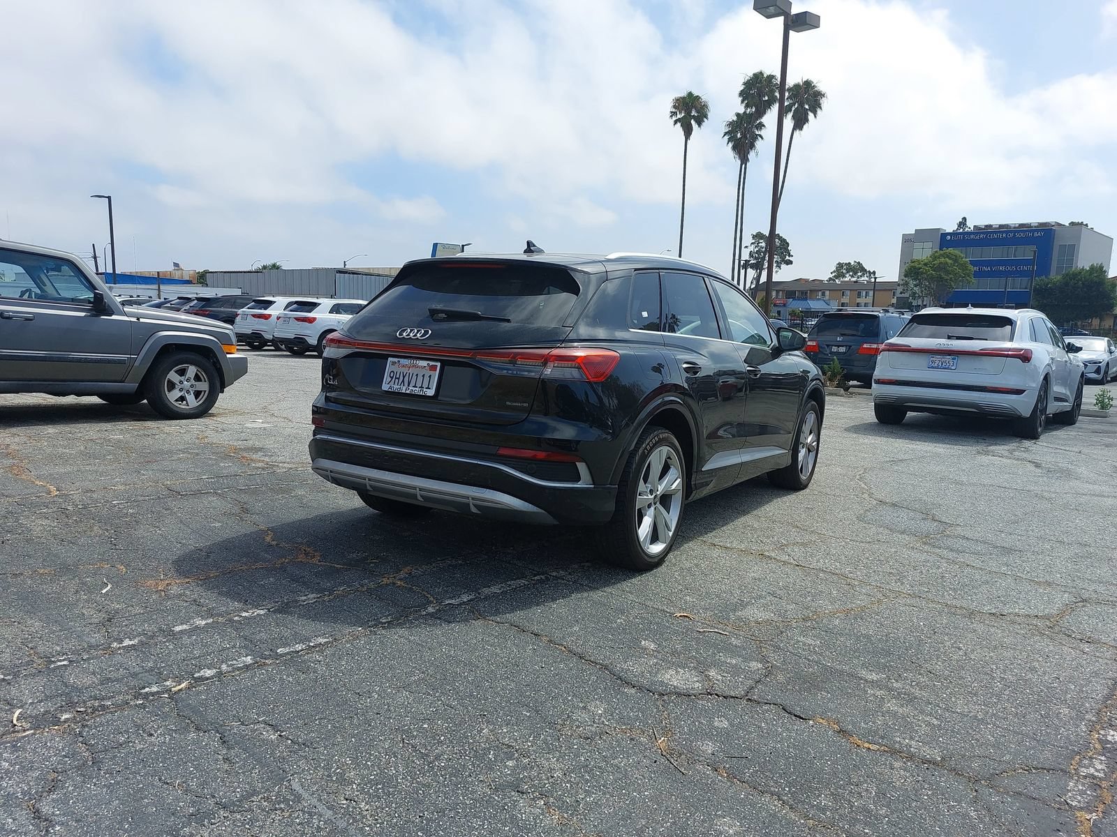 Used 2023 Audi Q4 e-tron Premium Plus w/ Premium Plus AWD/4WD image 3