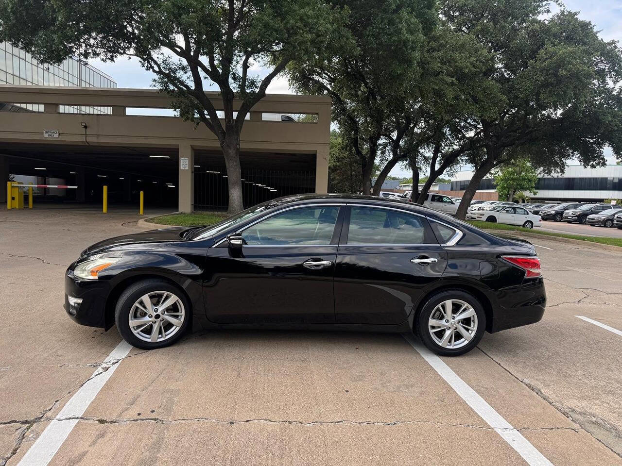 Used 2015 Nissan Altima 2.5 SV w/ Convenience Package FWD image 3