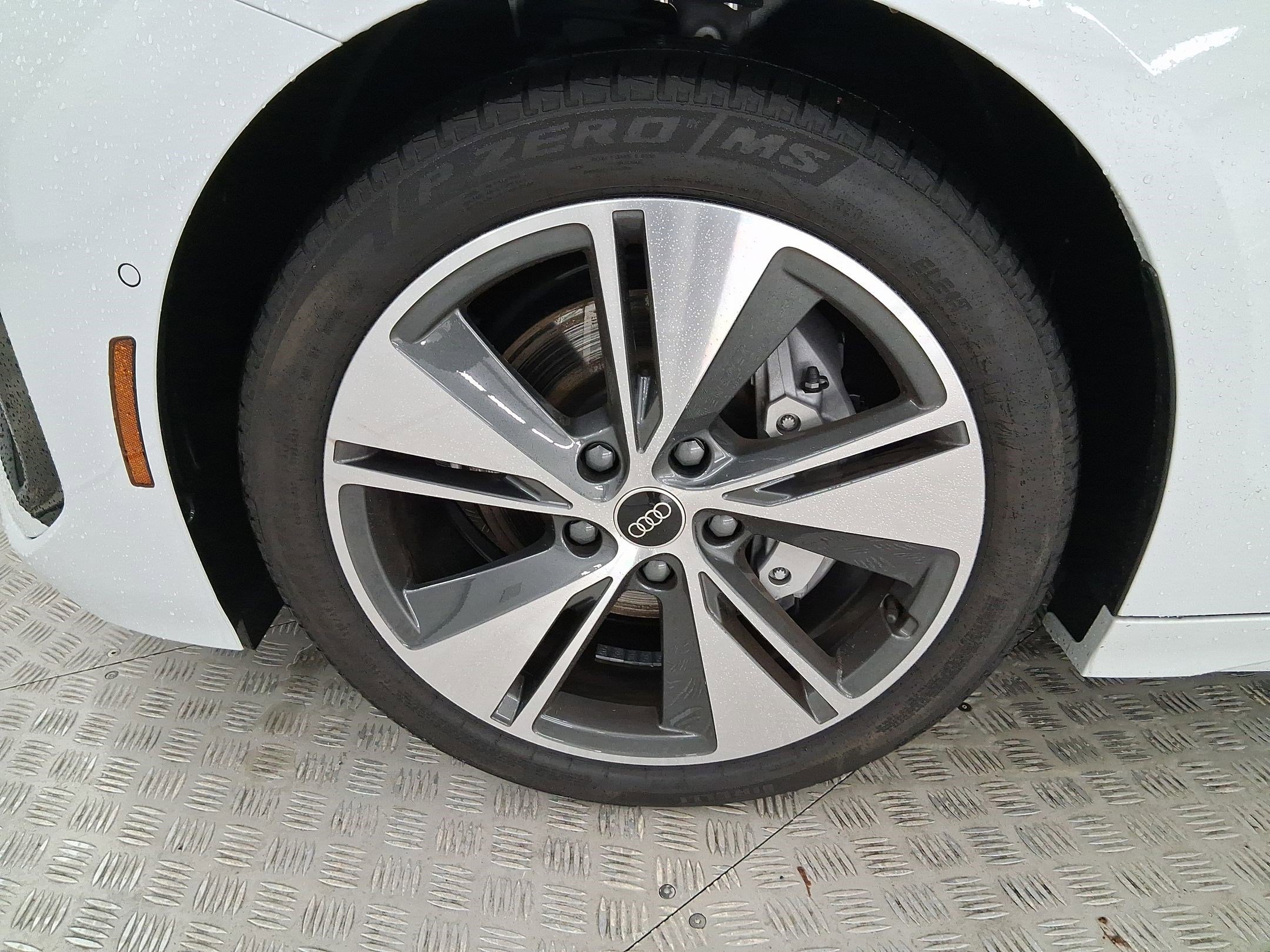 Used 2025 Audi A6 e-tron Premium Plus w/ Premium Plus image 11