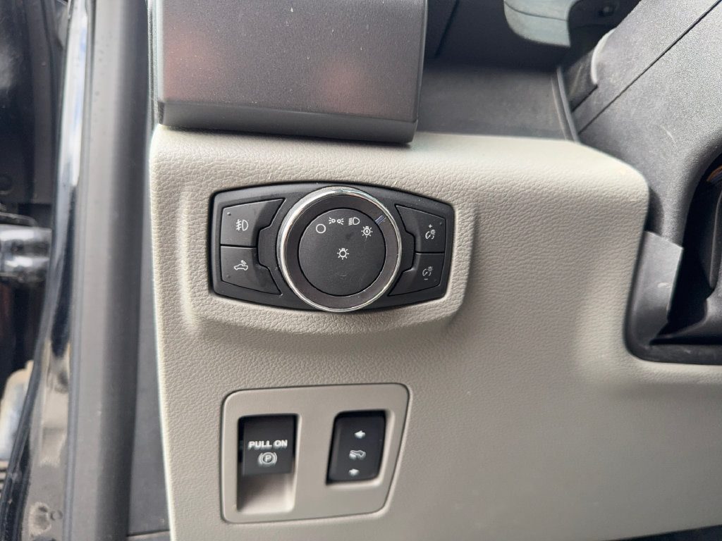 Used 2018 Ford F150 XLT w/ Equipment Group 302A Luxury AWD/4WD image 13