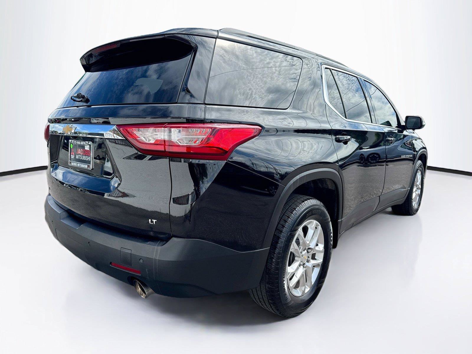 Used 2021 Chevrolet Traverse LT FWD image 5