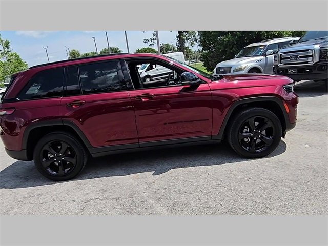 Used 2023 Jeep Grand Cherokee Altitude image 24