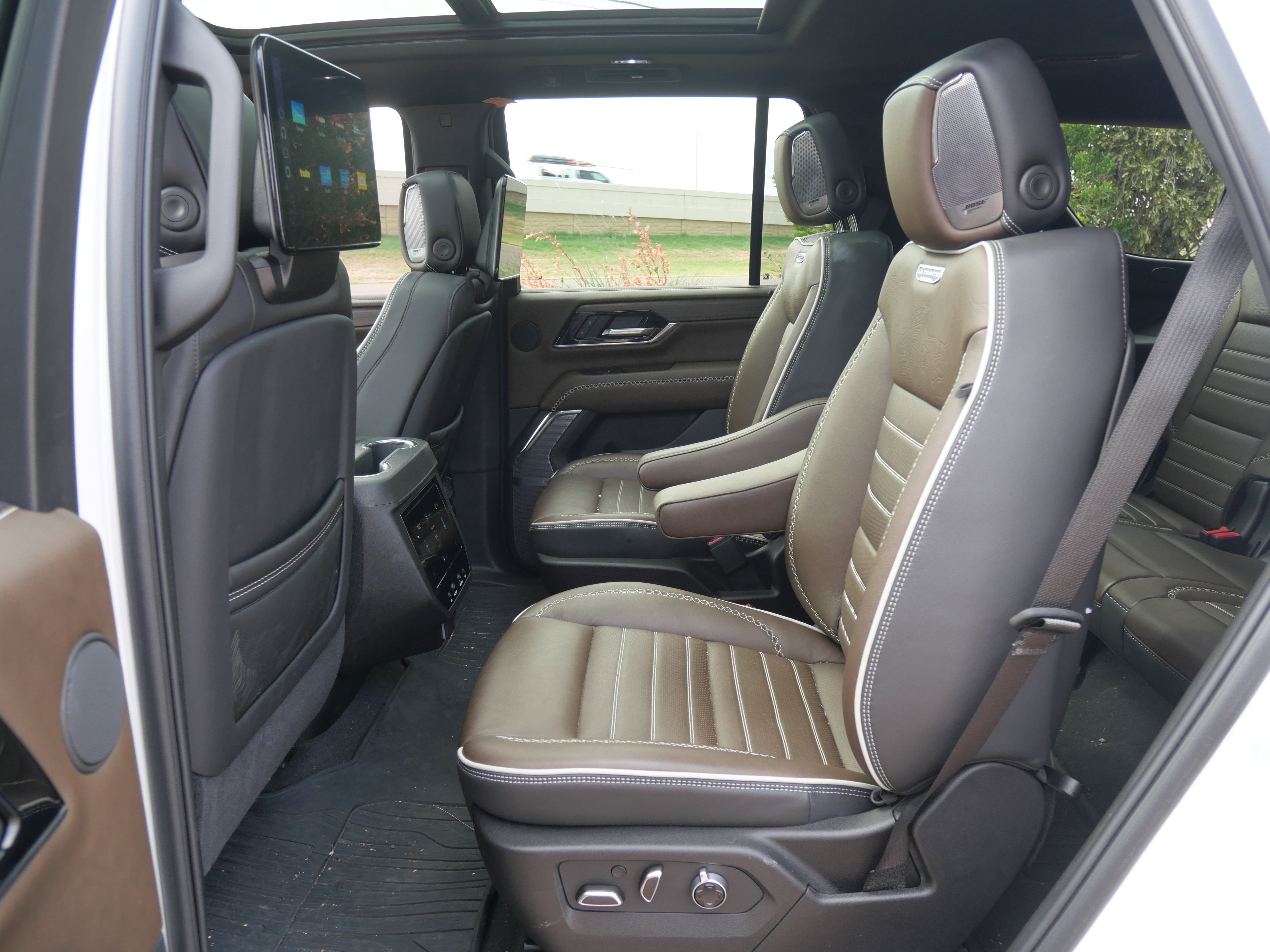 Used 2025 GMC Yukon Denali Ultimate image 9