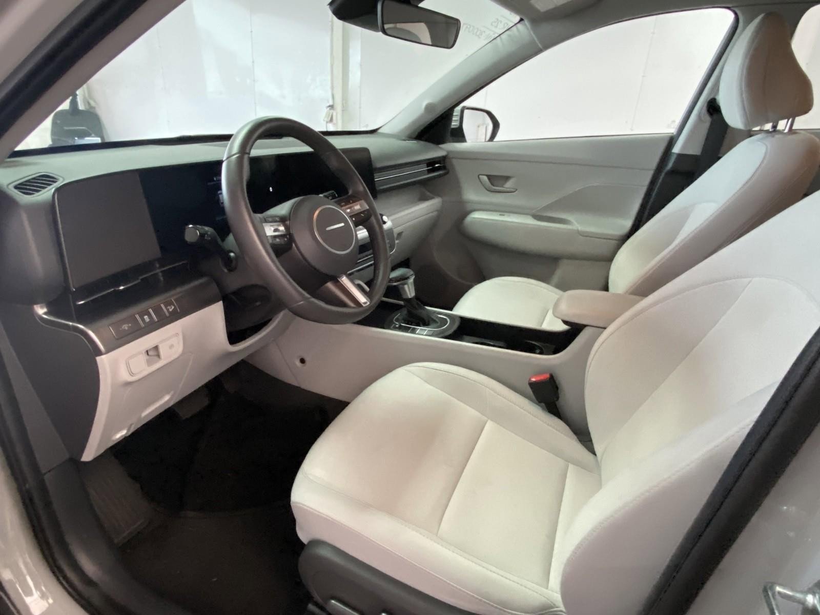 Used 2025 Hyundai Kona SEL FWD image 17