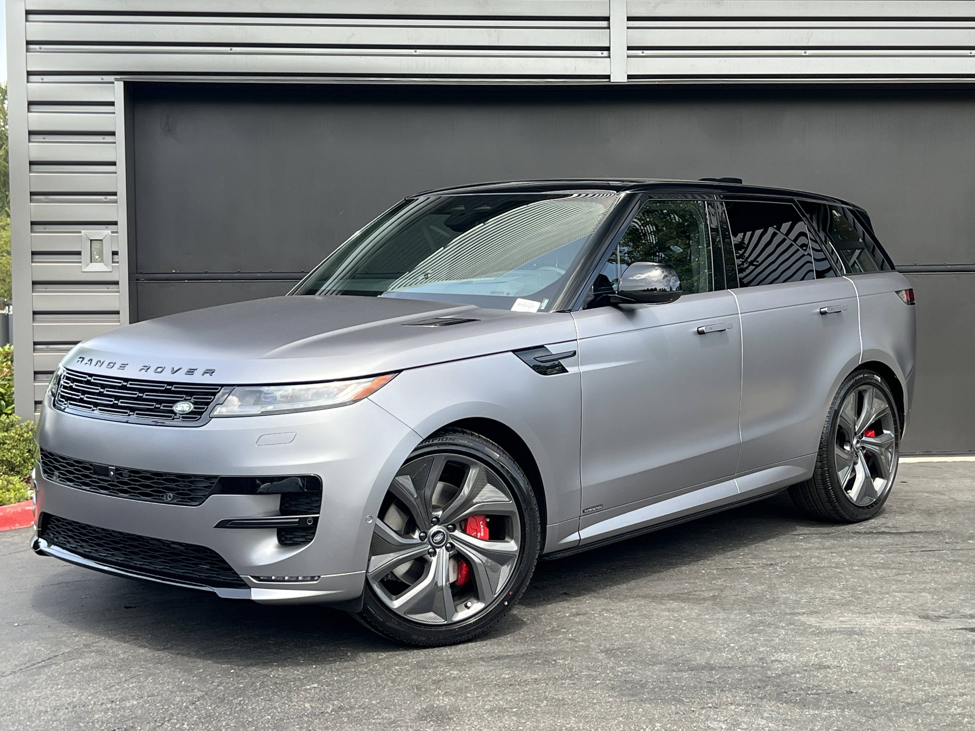 New 2025 Land Rover Range Rover Sport Autobiography image 1