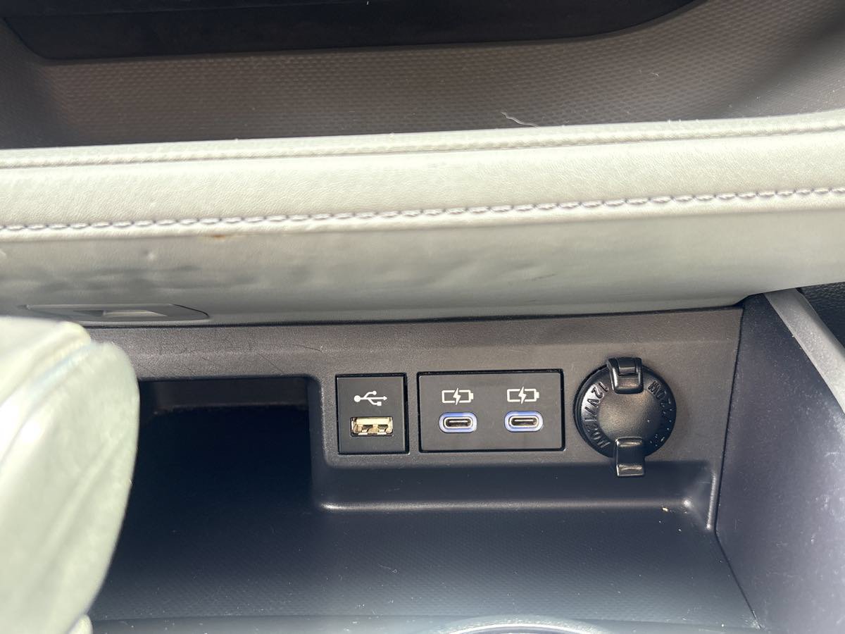 Used 2022 Toyota Highlander XLE FWD image 26