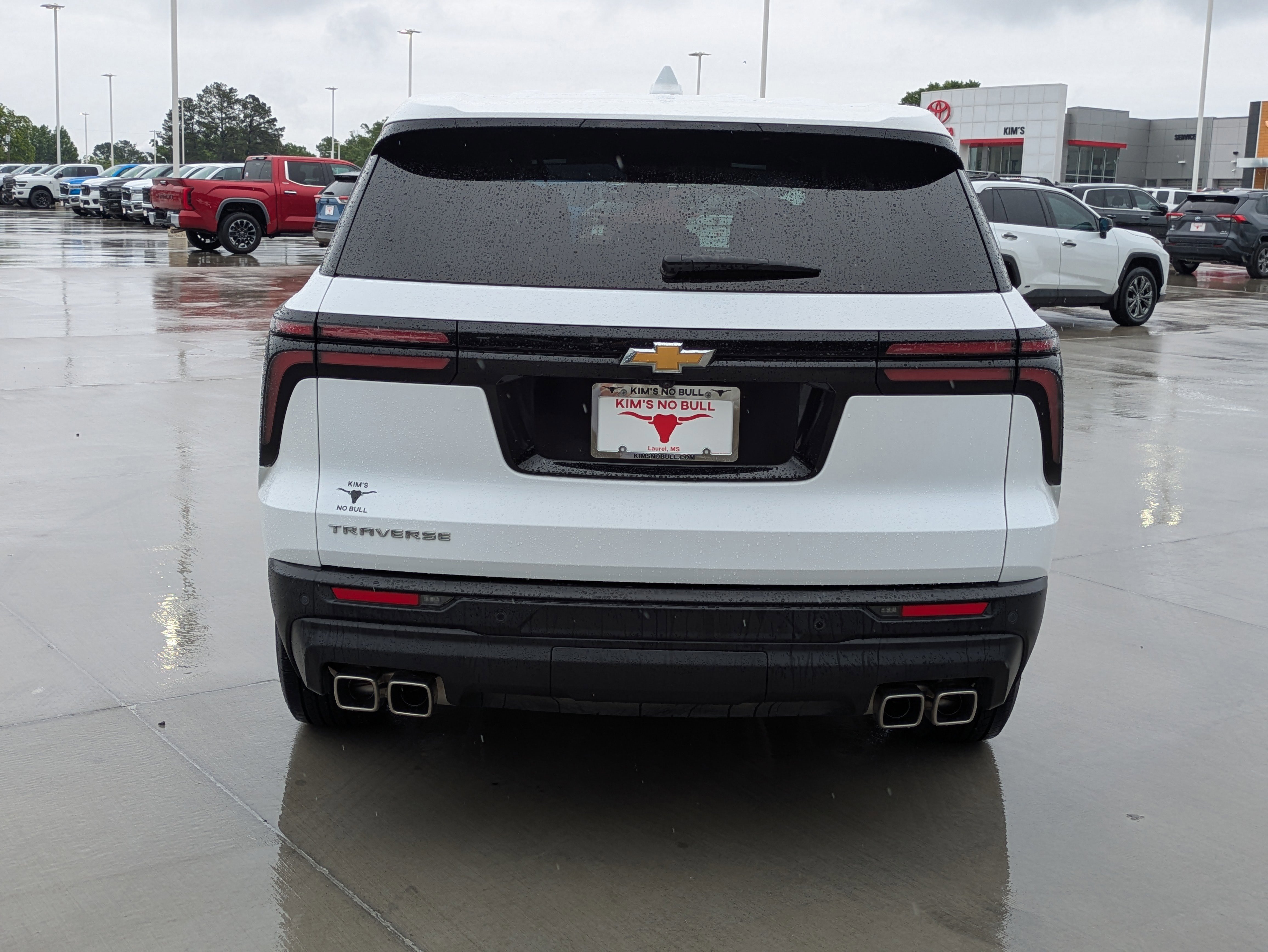 Used 2024 Chevrolet Traverse LS FWD image 4