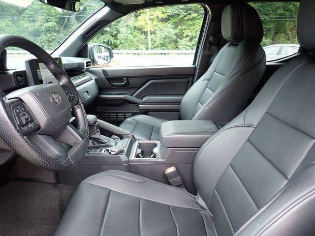 Certified 2025 Toyota Tacoma SR5 AWD/4WD image 10