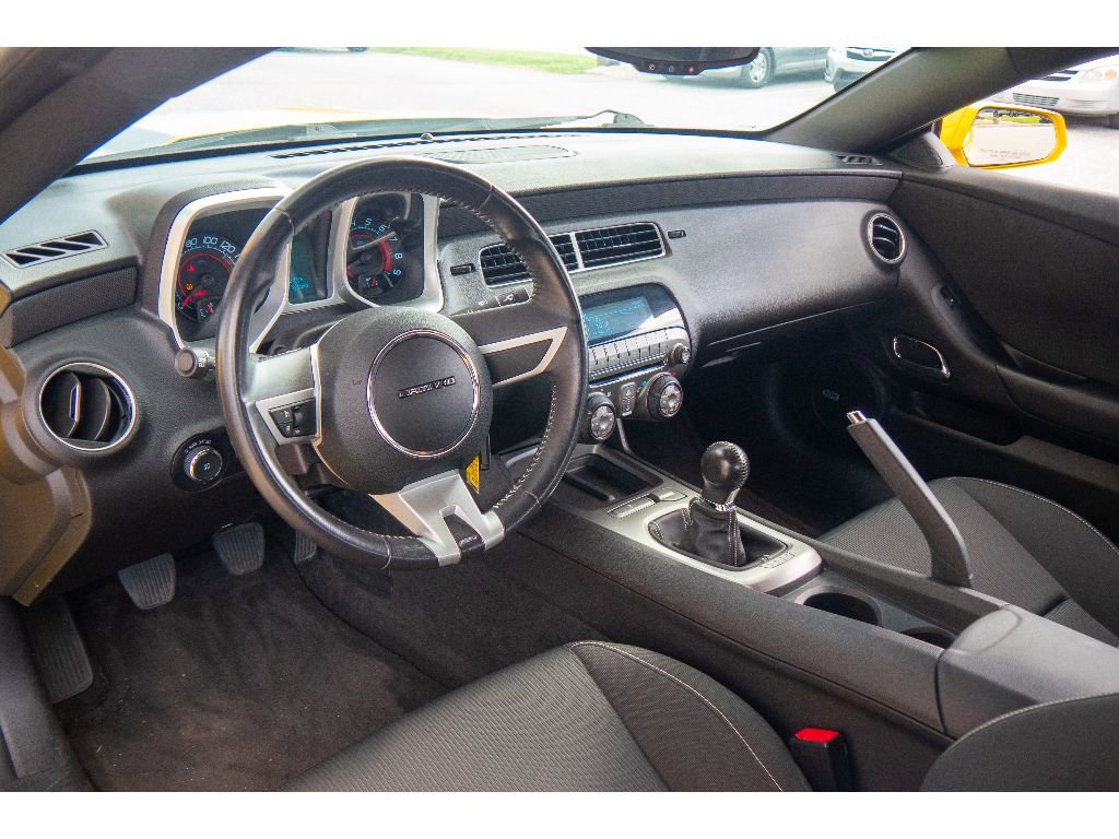 Used 2010 Chevrolet Camaro SS RWD image 11