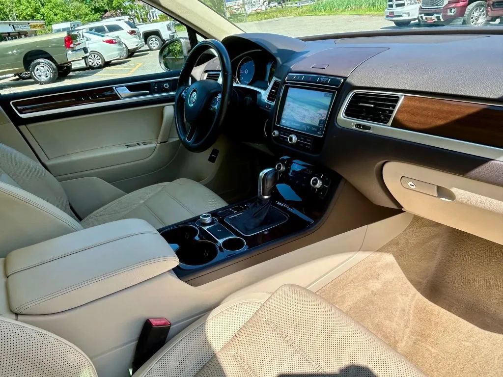 Used 2016 Volkswagen Touareg TDI AWD/4WD image 18