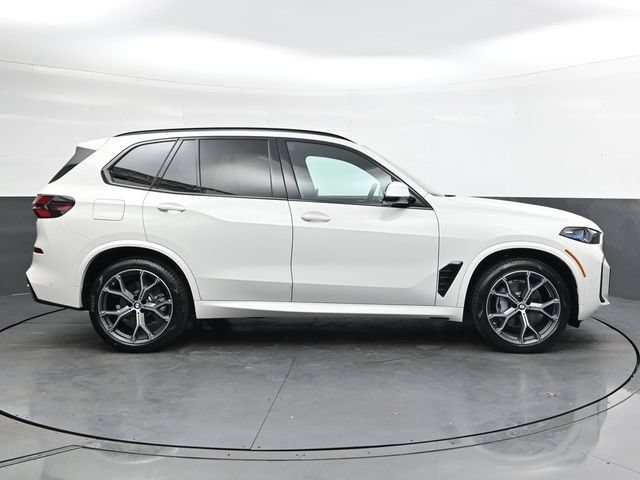 Used 2026 BMW X5 xDrive40i w/ M Sport Package AWD/4WD image 3