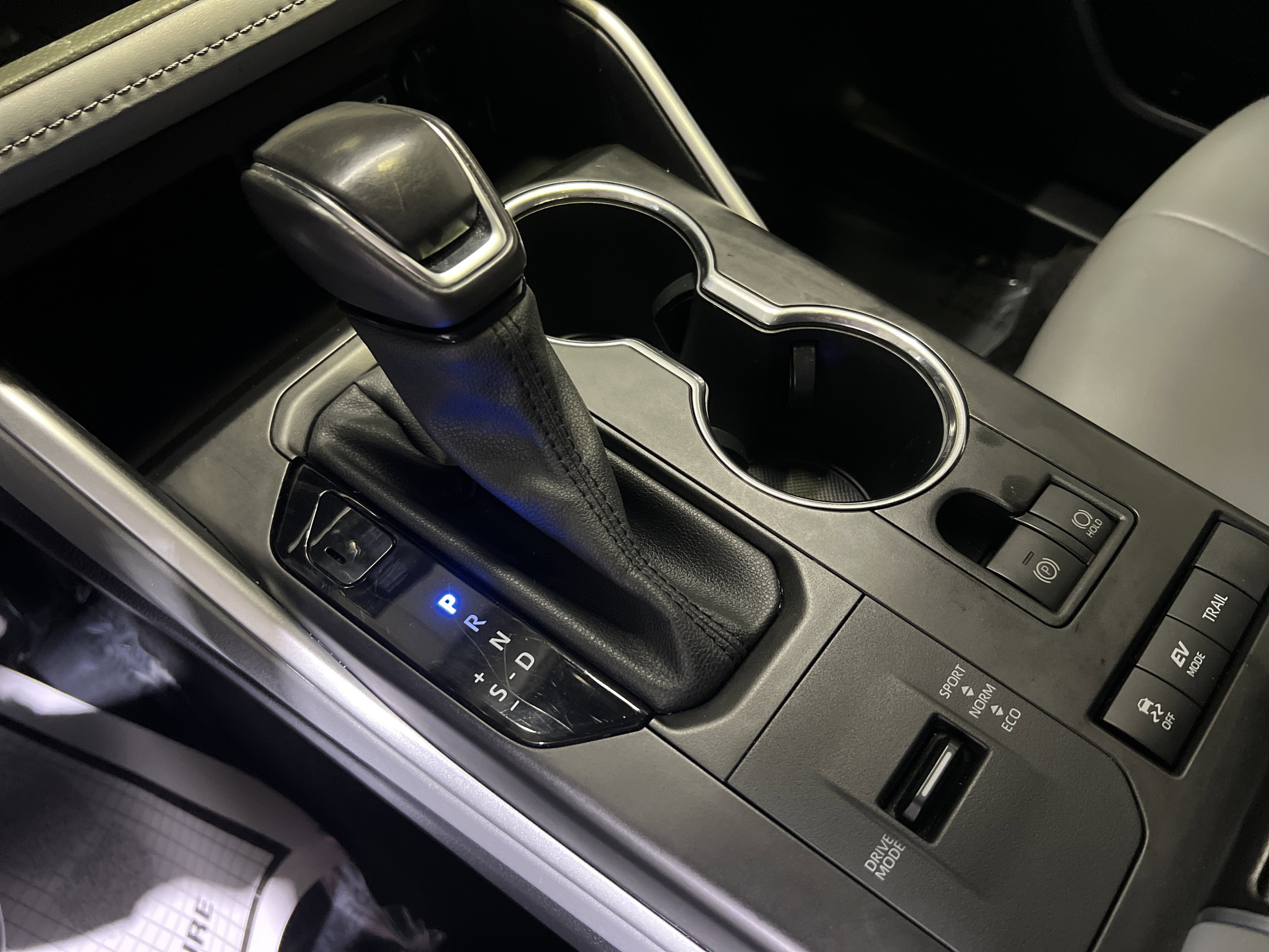 Used 2021 Toyota Highlander XLE AWD/4WD image 23