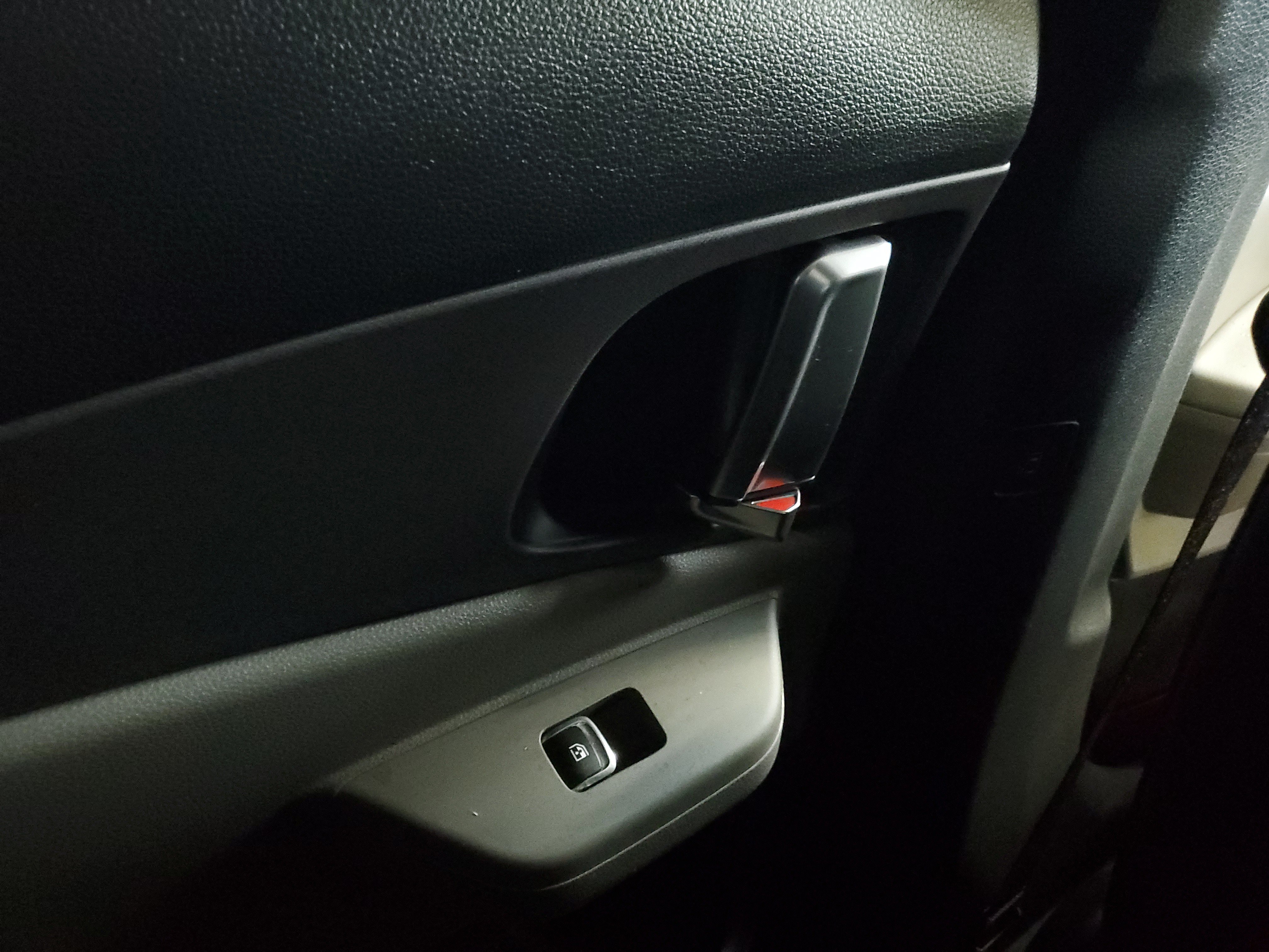 Used 2025 Kia Carnival EX FWD image 13