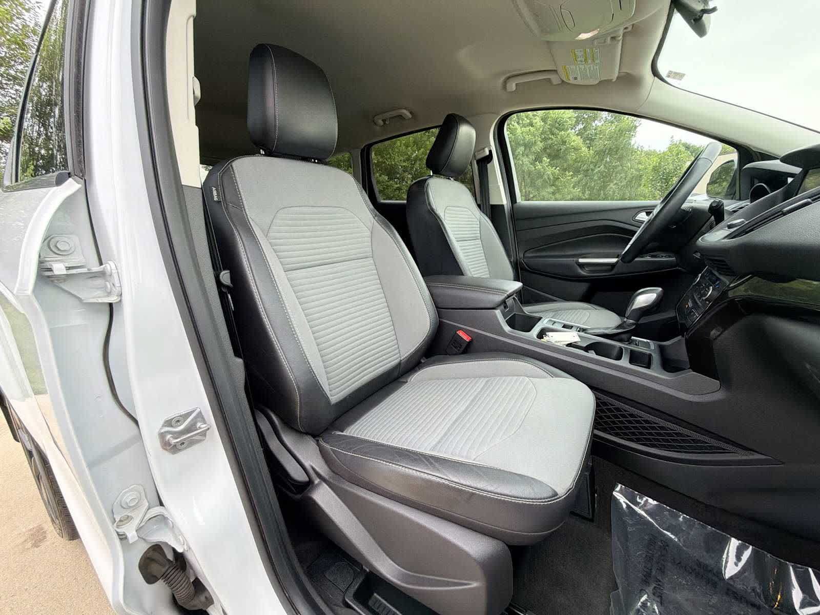 Used 2019 Ford Escape SE FWD image 18