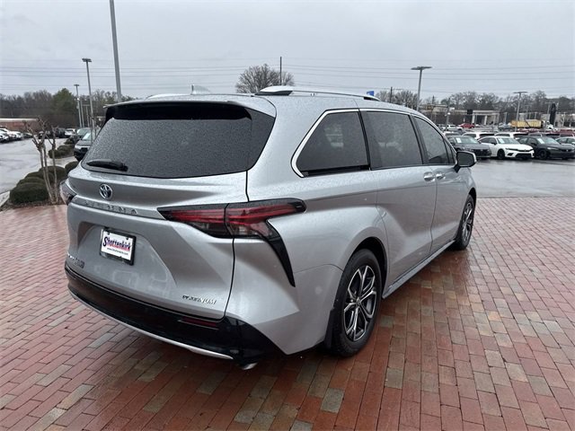 Used 2025 Toyota Sienna Platinum image 36