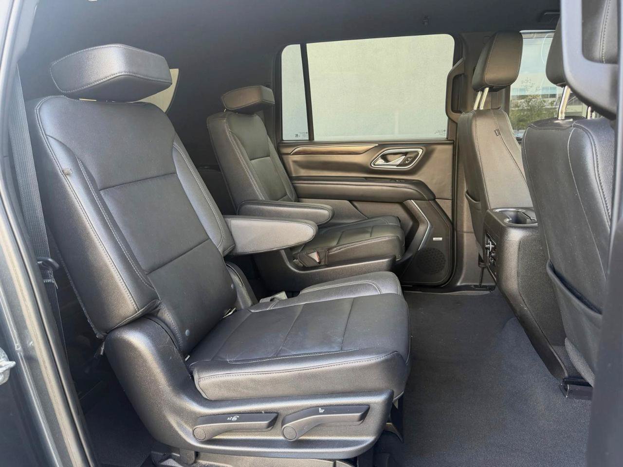 Used 2021 Chevrolet Suburban LT RWD image 24