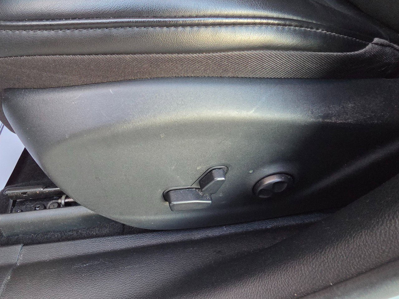 Used 2020 Jeep Cherokee Latitude Plus w/ Cold Weather Group image 24