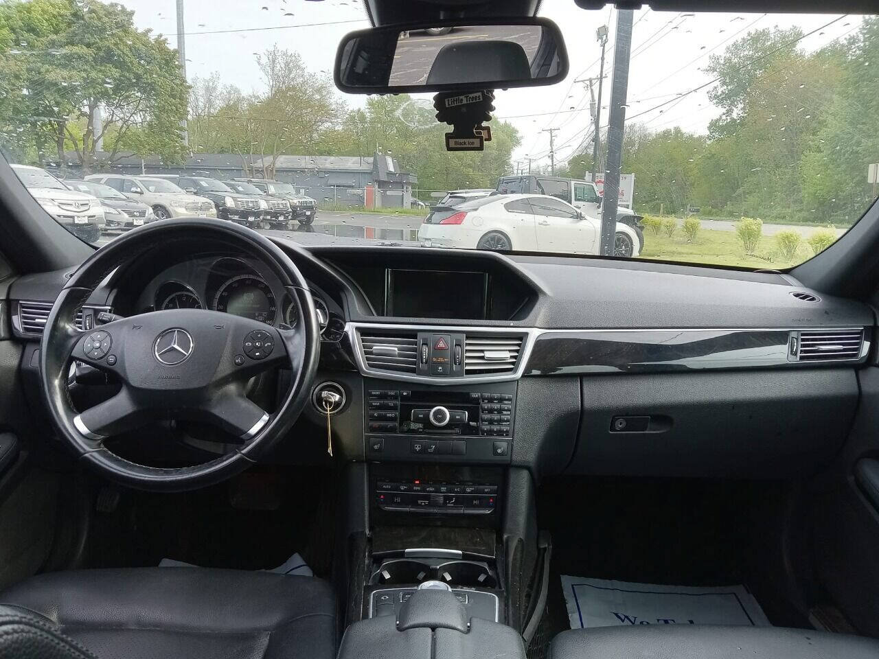 Used 2010 Mercedes-Benz E 350 4MATIC Sedan image 12