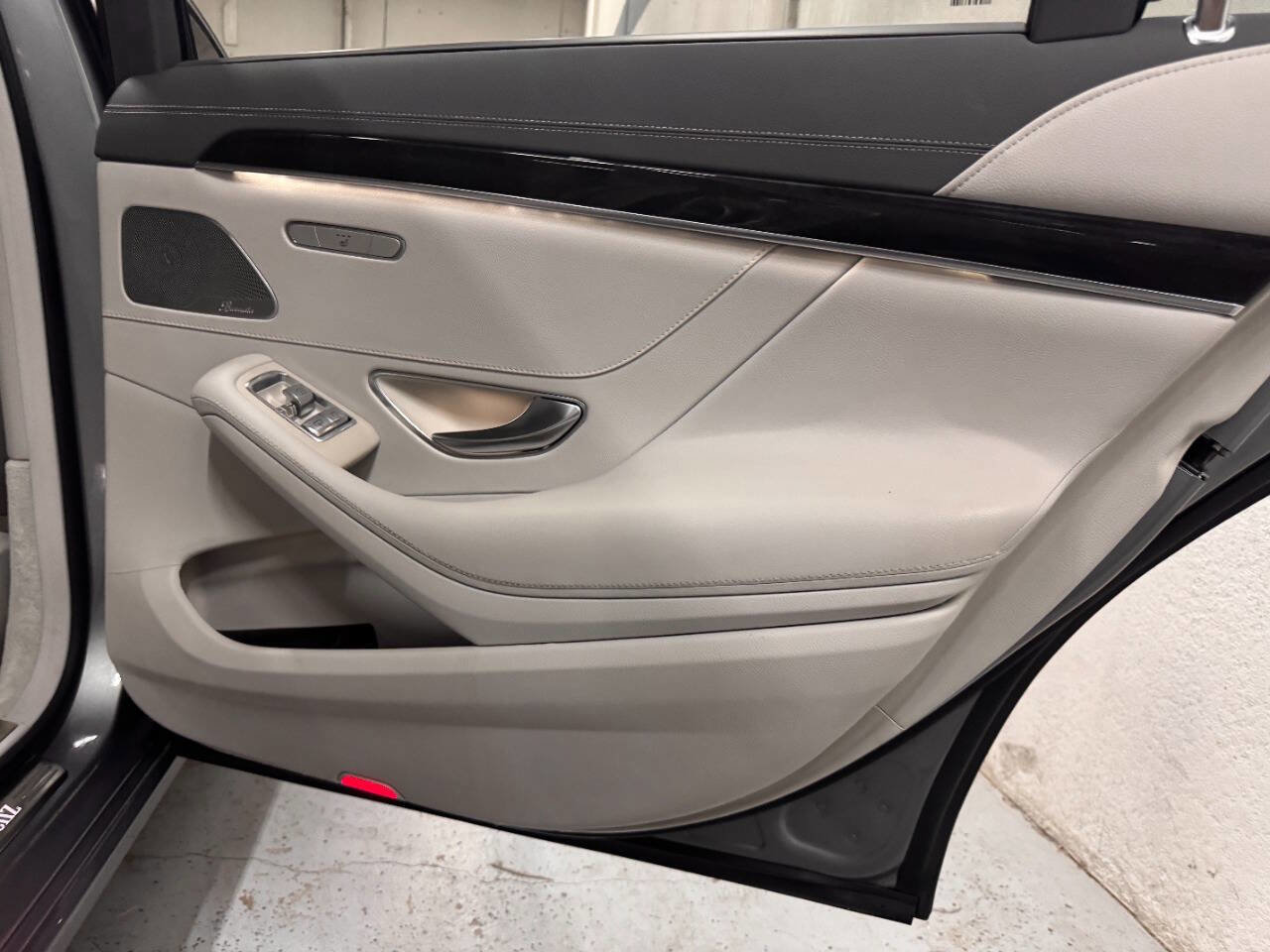Used 2015 Mercedes-Benz S 550 4MATIC Sedan image 34