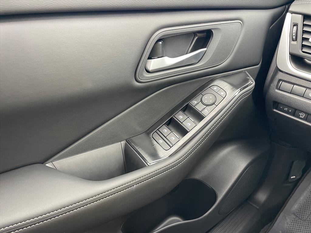 New 2026 Nissan Rogue SV FWD image 20