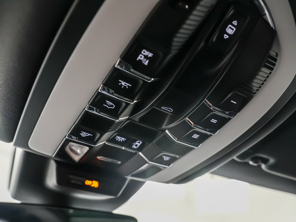 Certified 2024 Porsche Macan AWD/4WD image 26