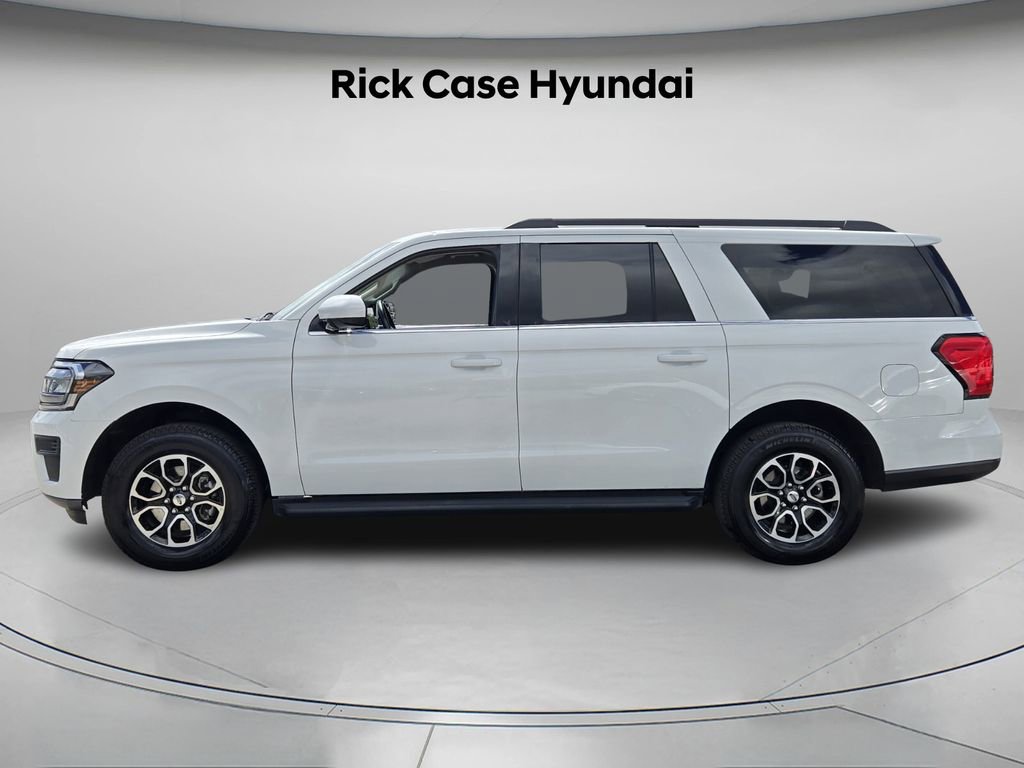 Used 2024 Ford Expedition Max XLT image 3