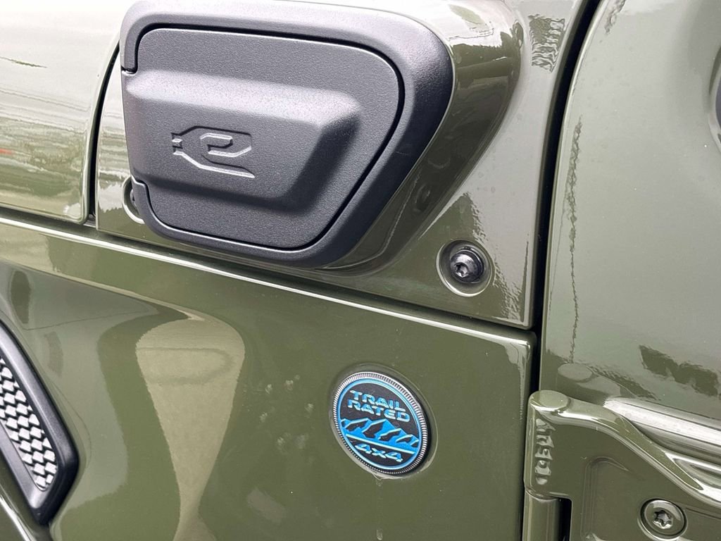 Used 2024 Jeep Wrangler Unlimited w/ Convenience Group AWD/4WD image 32
