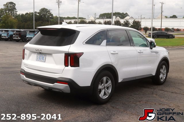 Certified 2026 Kia Sorento LX FWD image 7