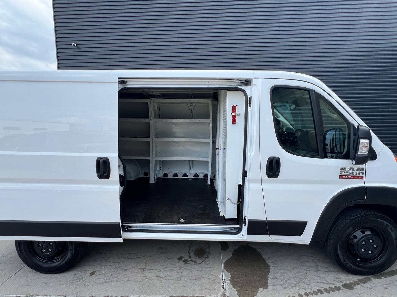 Used 2022 RAM ProMaster 2500 w/ Convenience Group FWD image 11