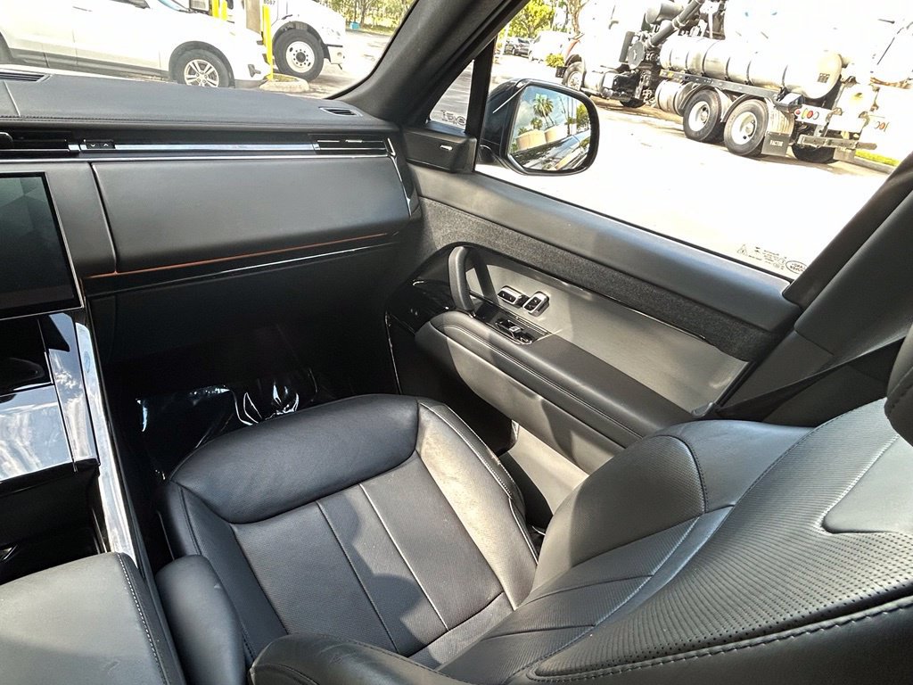Used 2025 Land Rover Range Rover Sport SE AWD/4WD image 11