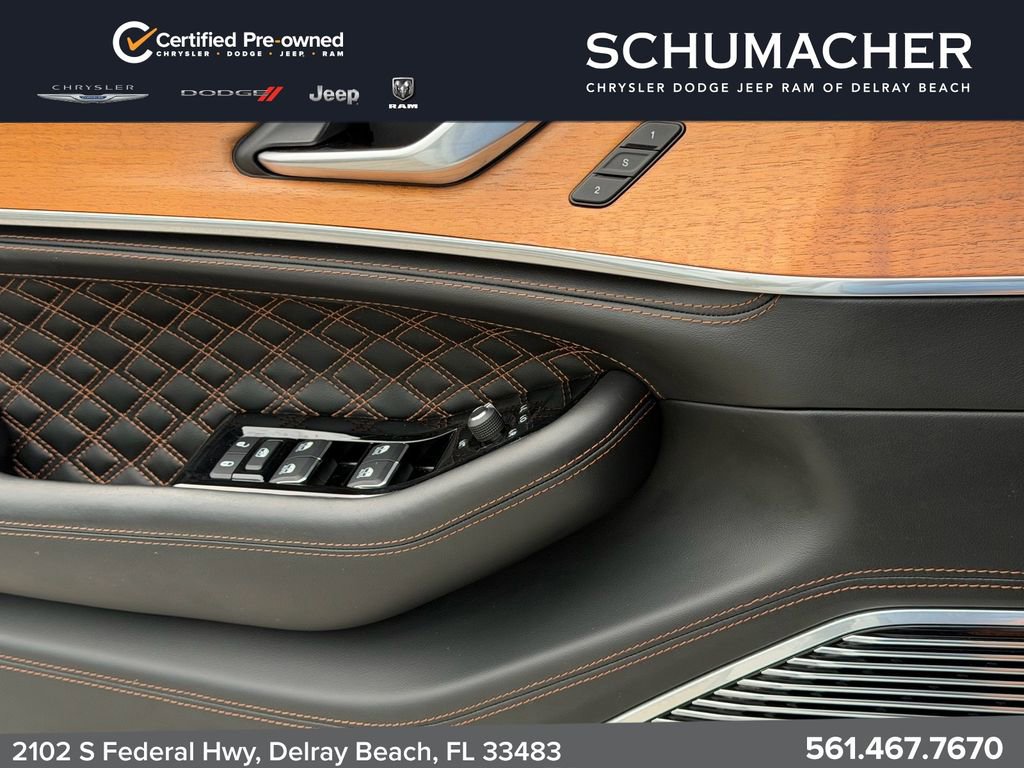 Used 2023 Jeep Grand Cherokee L Summit AWD/4WD image 32