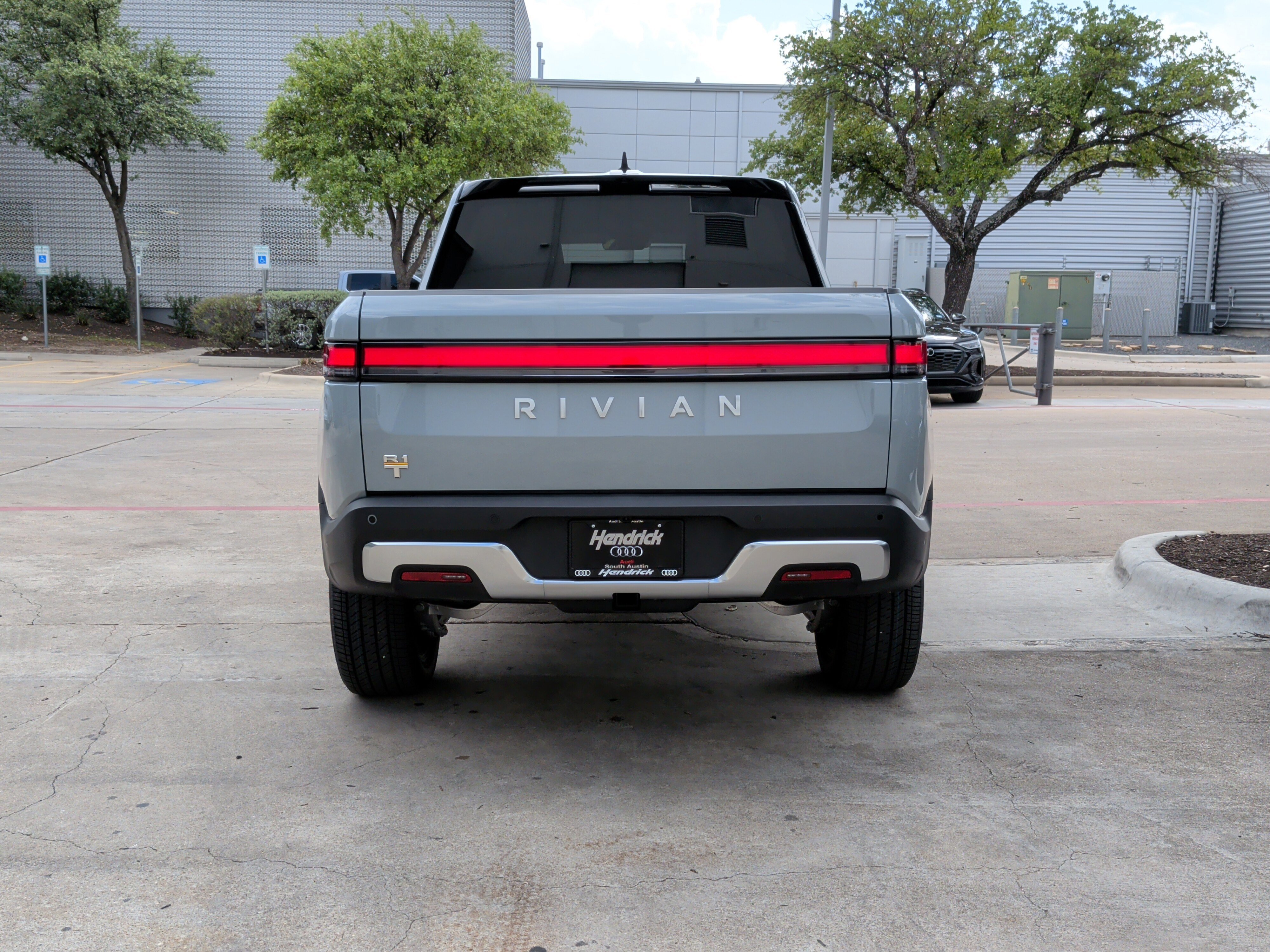 Used 2023 Rivian R1T Adventure image 9