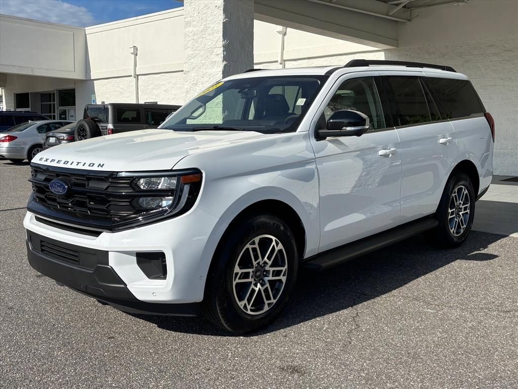 Used 2025 Ford Expedition Active RWD image 23