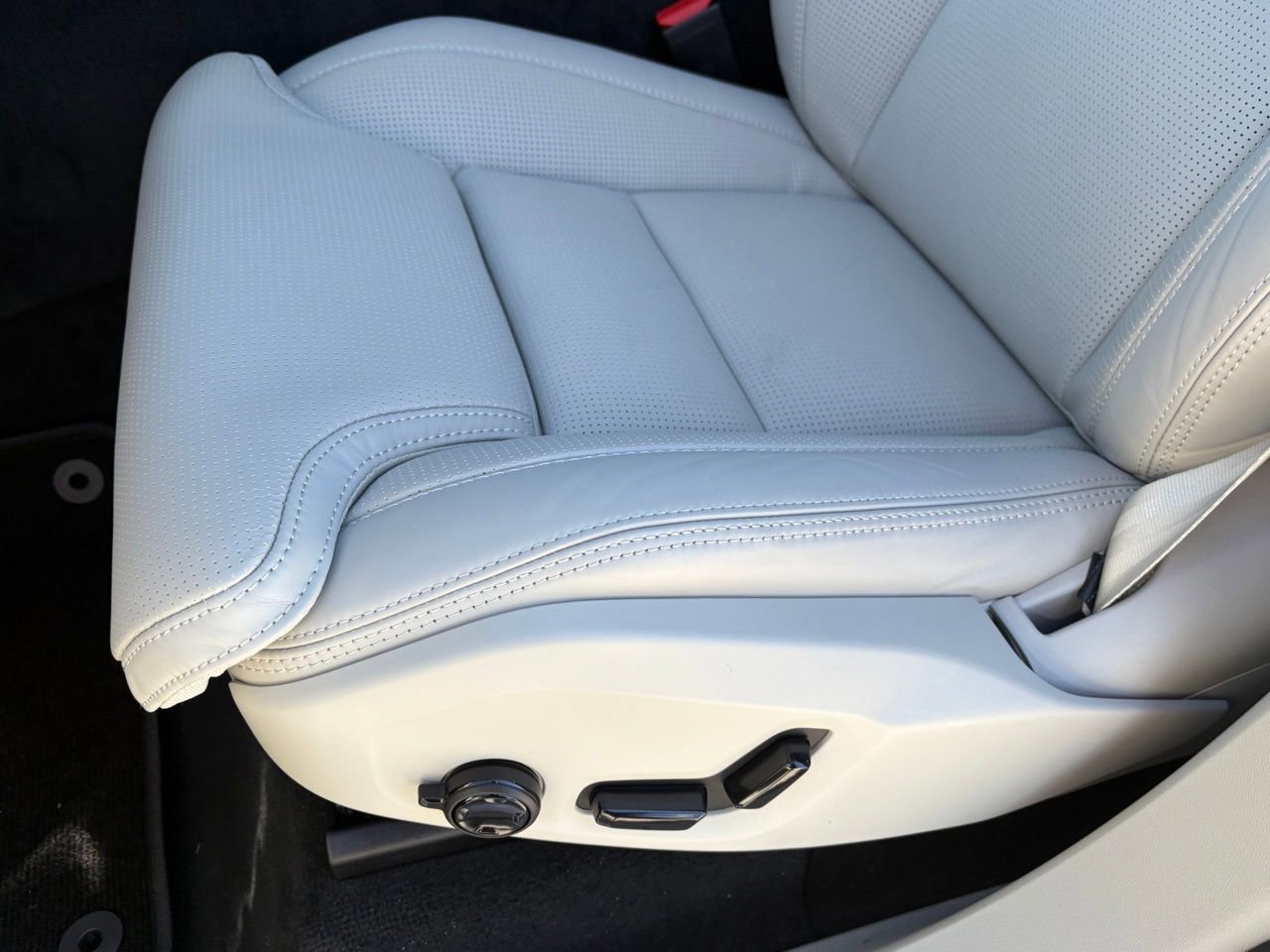 New 2026 Volvo XC90 B6 Ultra w/ Protection Package Premier image 20
