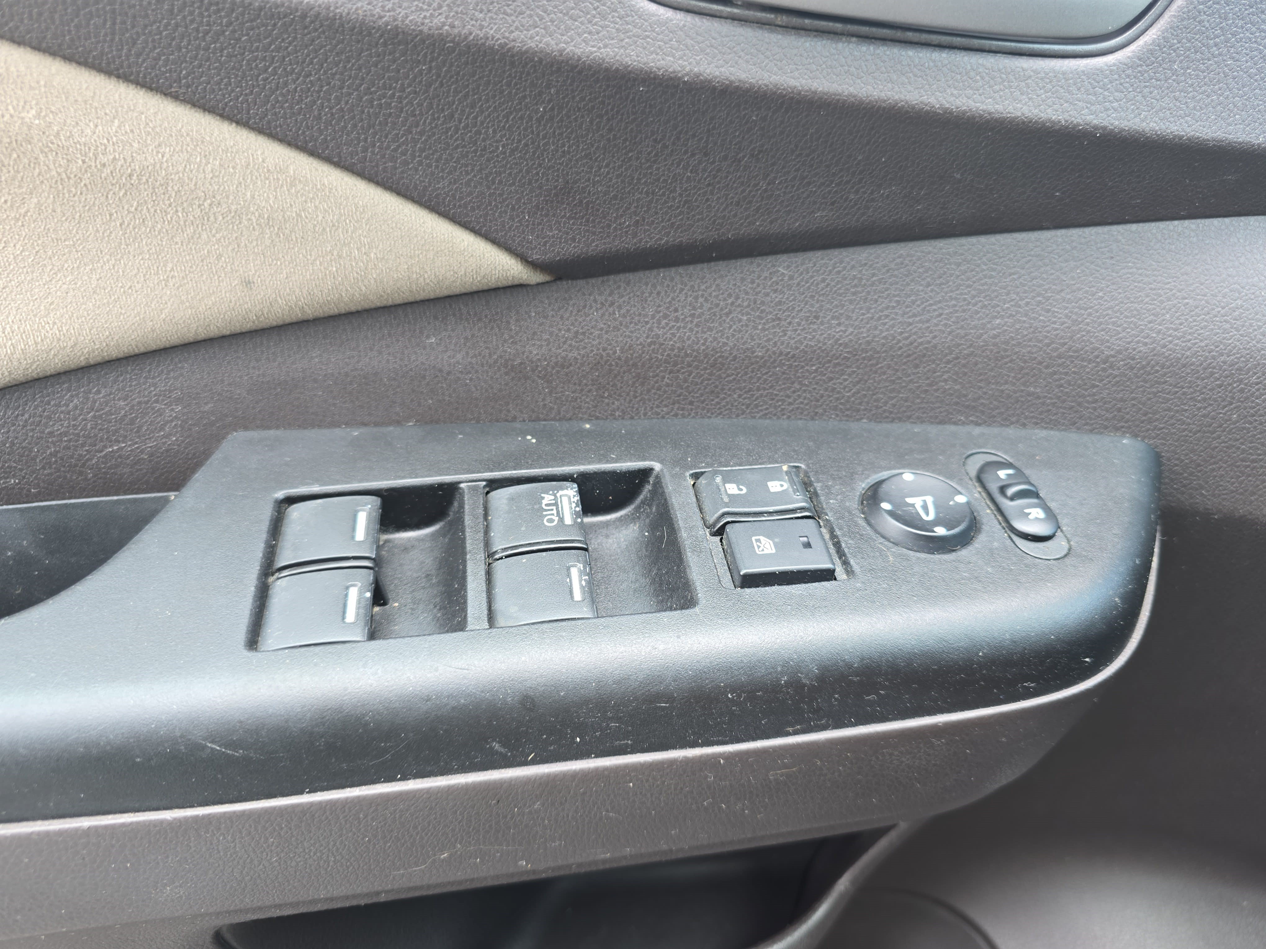Used 2012 Honda CR-V EX image 24