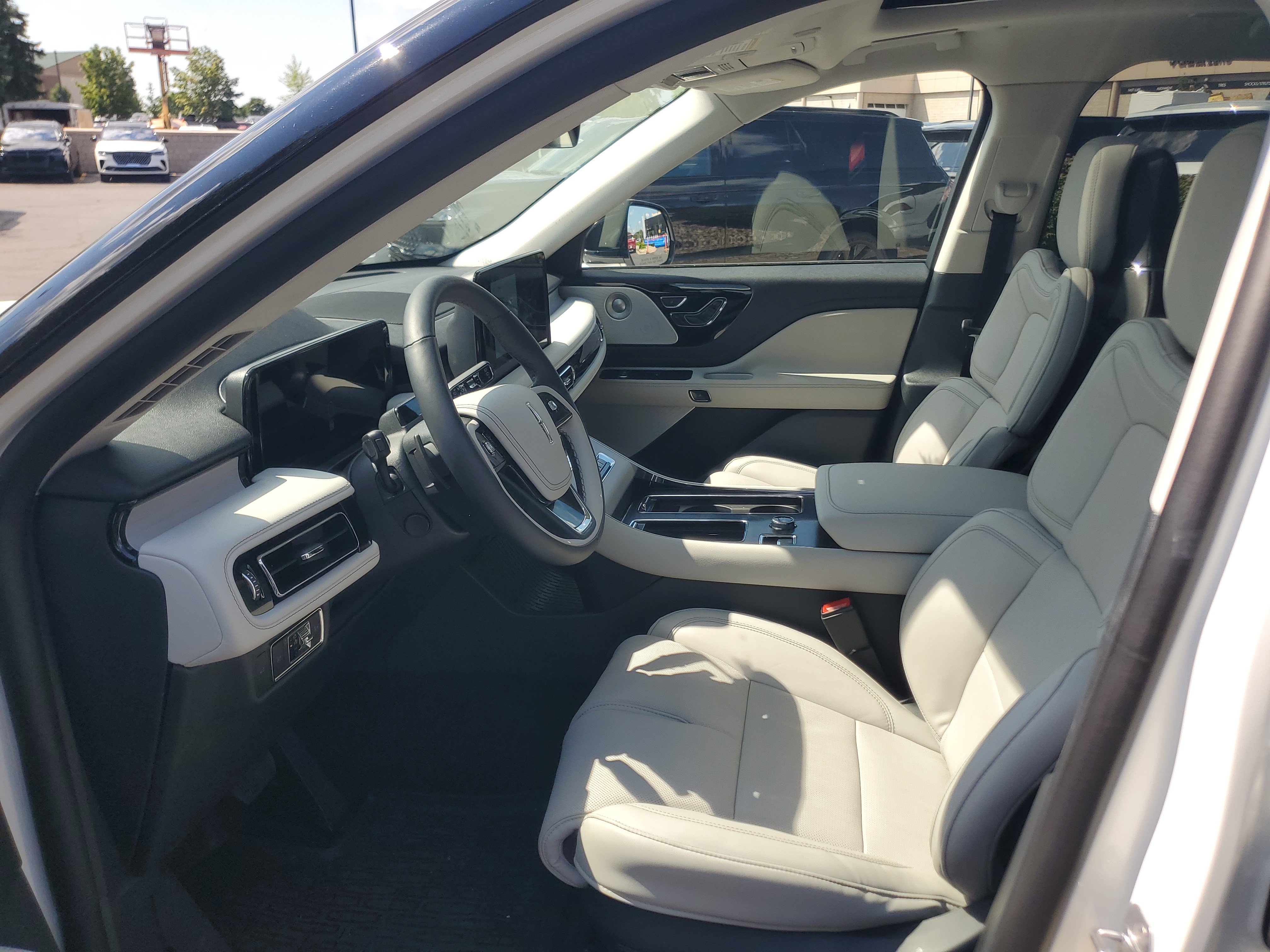 New 2026 Lincoln Aviator Reserve AWD/4WD image 12
