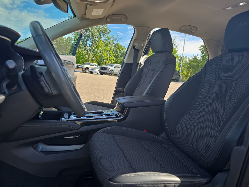 Used 2023 Buick Envision Preferred w/ Sport Touring Package AWD/4WD image 15