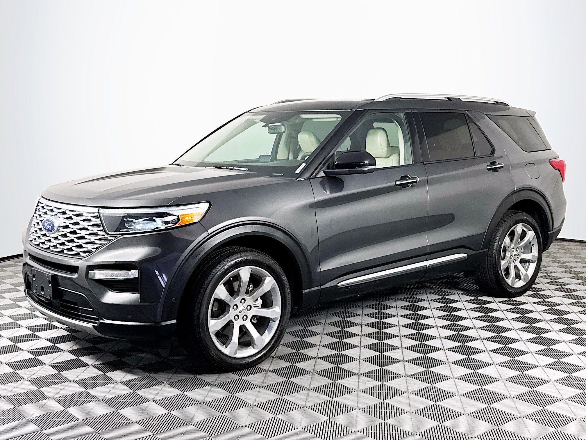 Used 2020 Ford Explorer Platinum w/ Premium Technology Package image 4