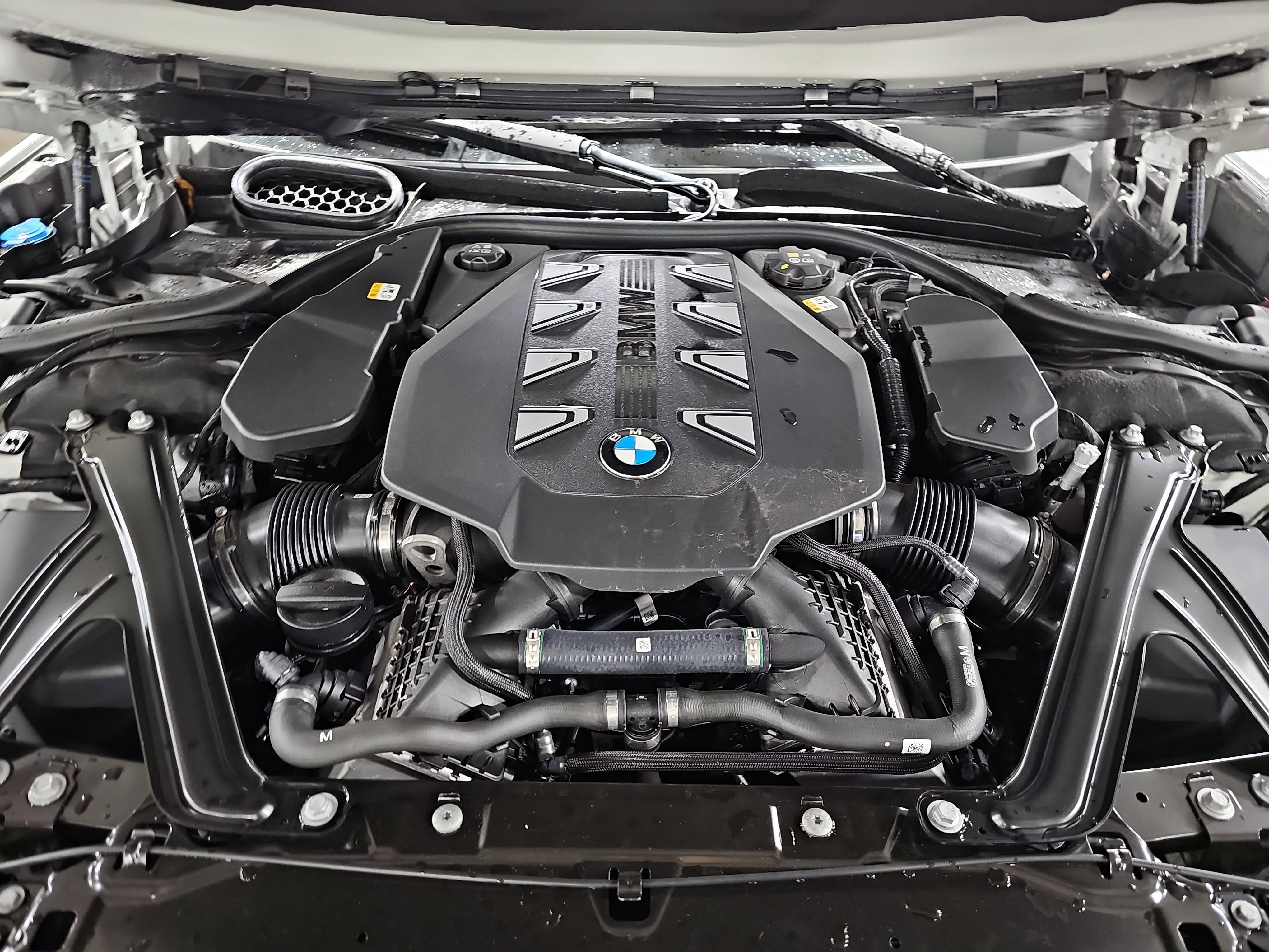 Certified 2025 BMW 760i xDrive w/ Executive Package AWD/4WD image 33