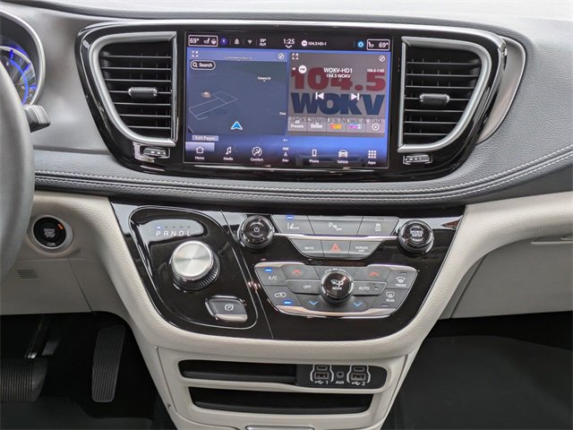 Certified 2024 Chrysler Pacifica Select image 22