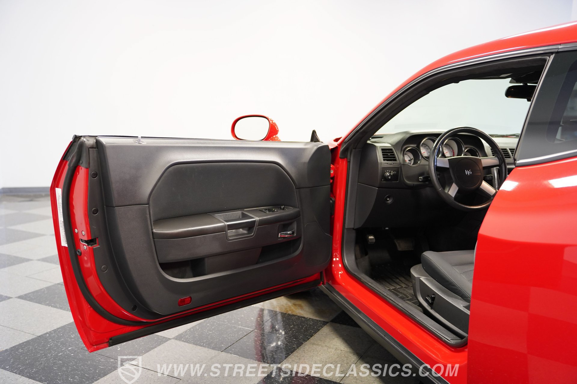 Used 2009 Dodge Challenger R/T RWD image 37