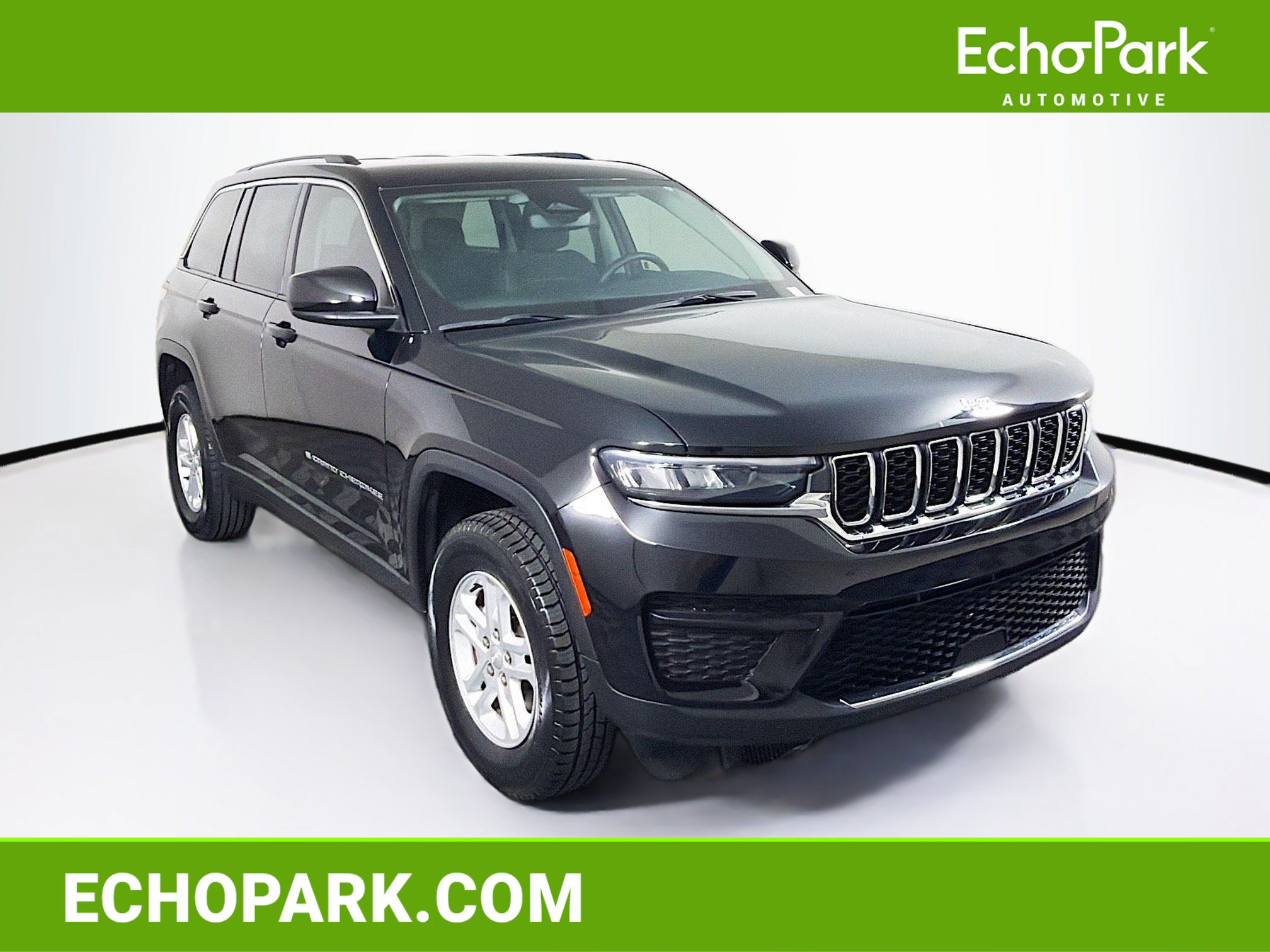 Used 2023 Jeep Grand Cherokee Laredo RWD image 1