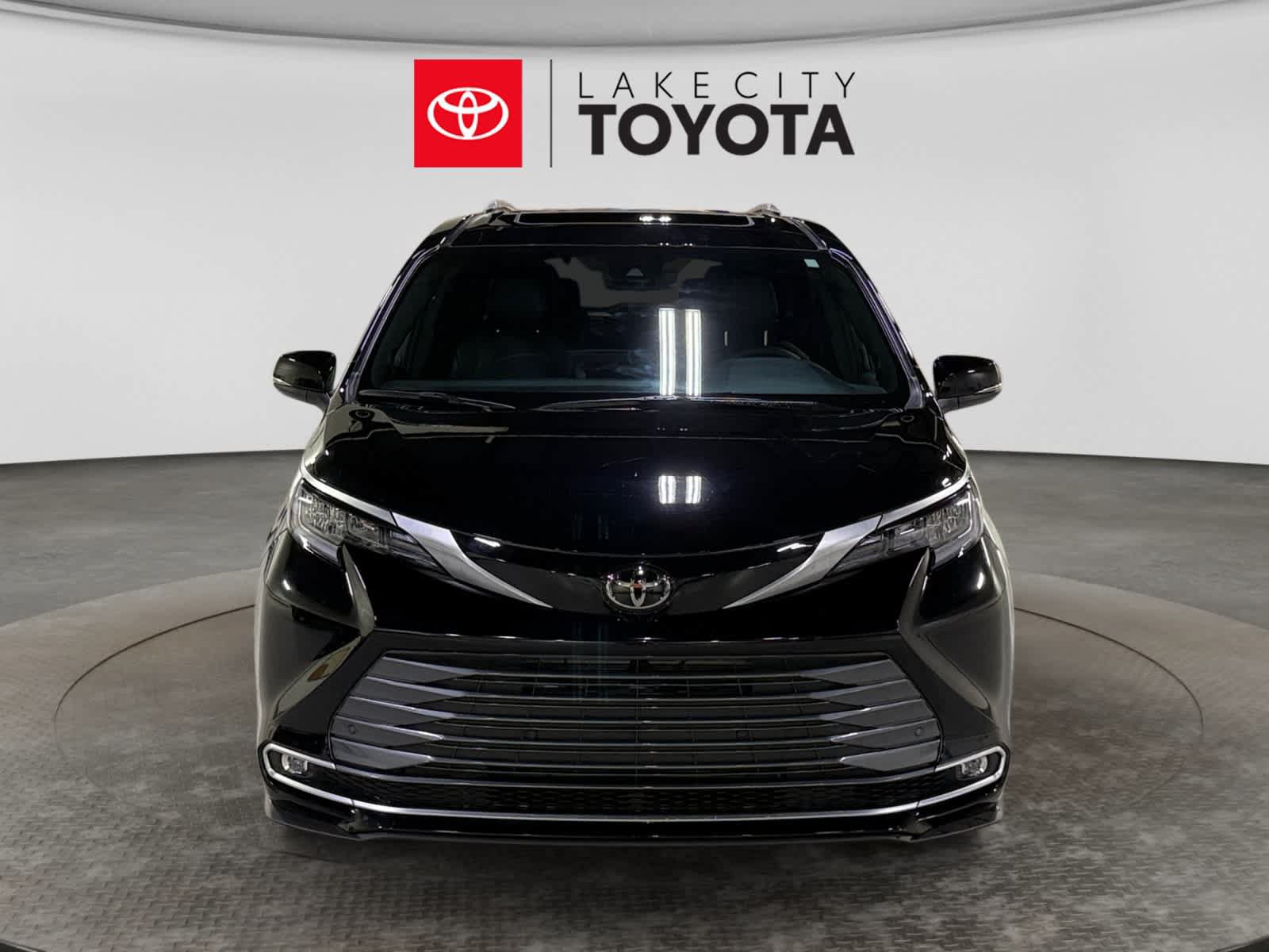 Used 2026 Toyota Sienna Limited FWD image 10