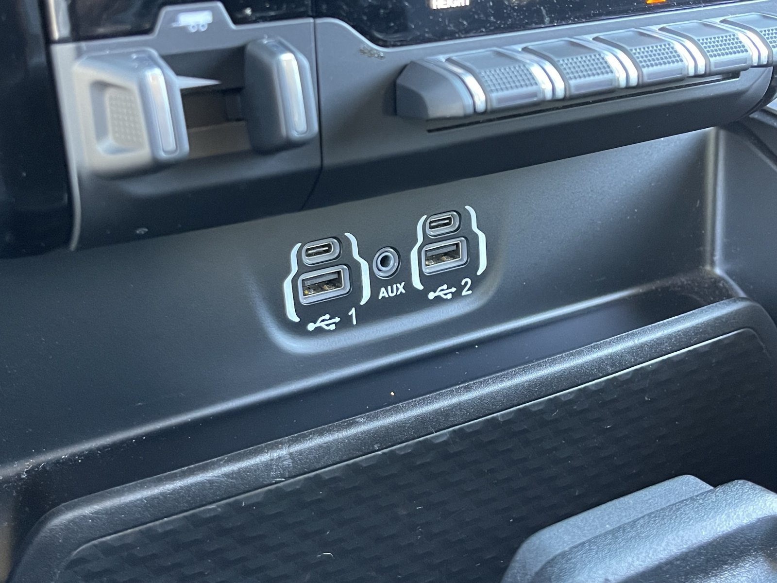 Used 2024 RAM 3500 Laramie AWD/4WD image 32
