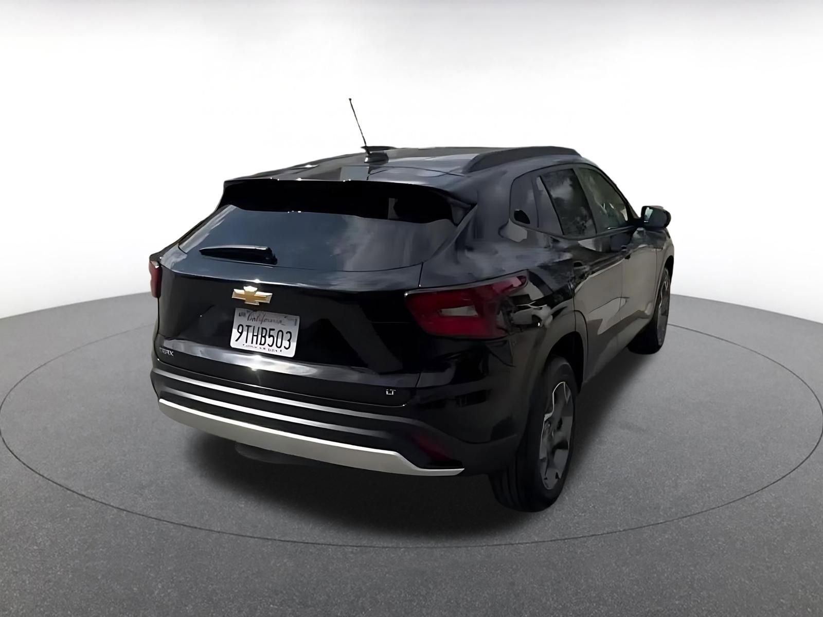 Used 2025 Chevrolet Trax LT FWD image 15